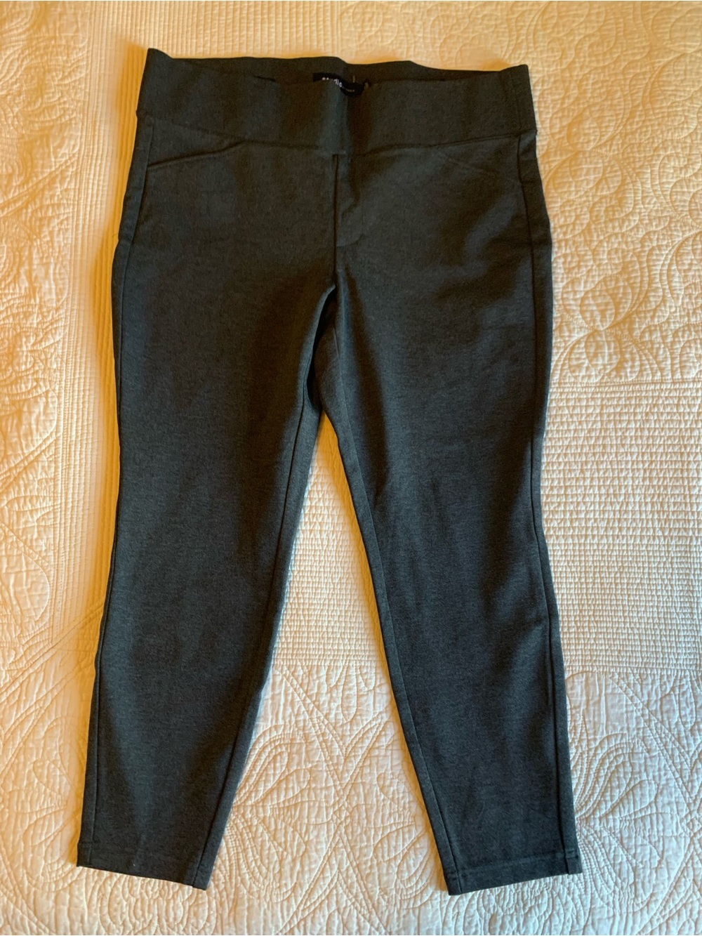 New with tags Studio by Torrid "Pull-On Pocket Pixie" Slim Fit Pants